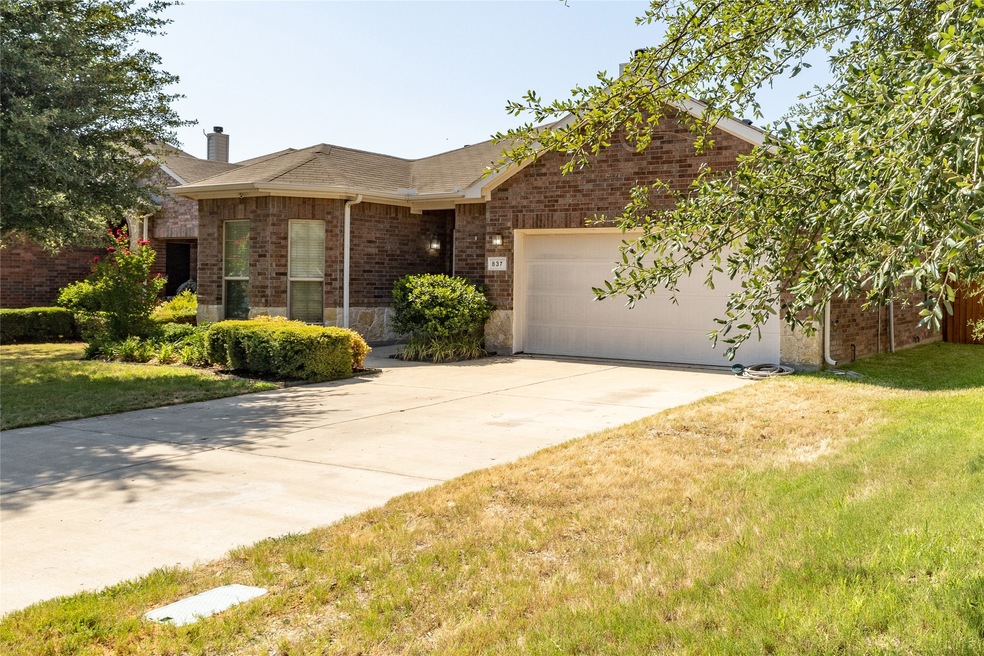 837 Jodie Dr, Weatherford, TX 76087 - photo 1