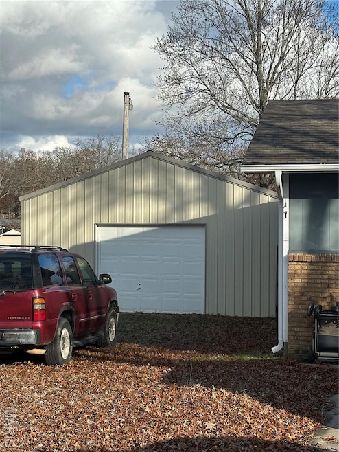 1802 Woodland Meadows Dr, Poplar Bluff, MO 63901 - photo 1