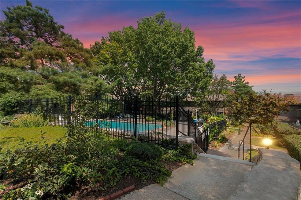 8744 Metcalf Ave Unit 205, Overland Park, KS 66212