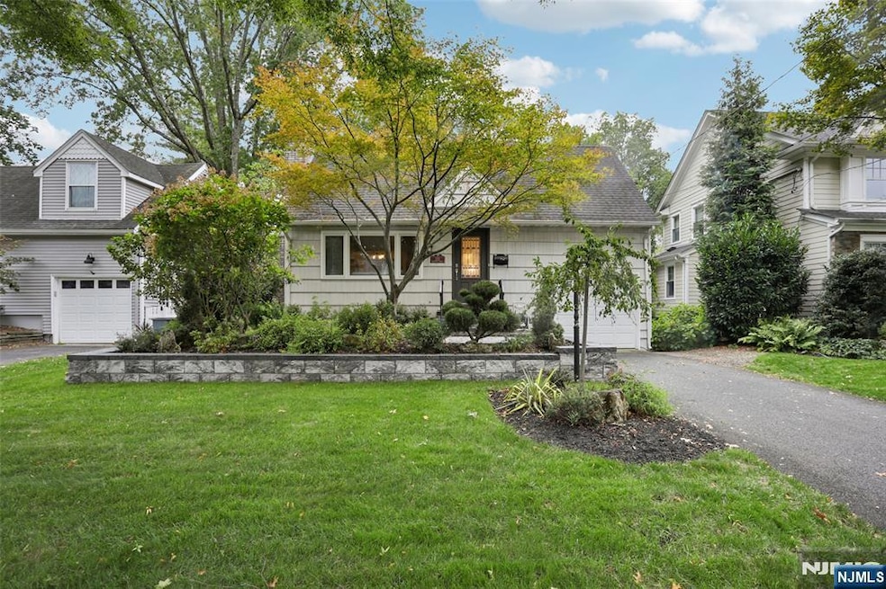 322 Marshall St, Ridgewood, NJ 07450 - photo 1