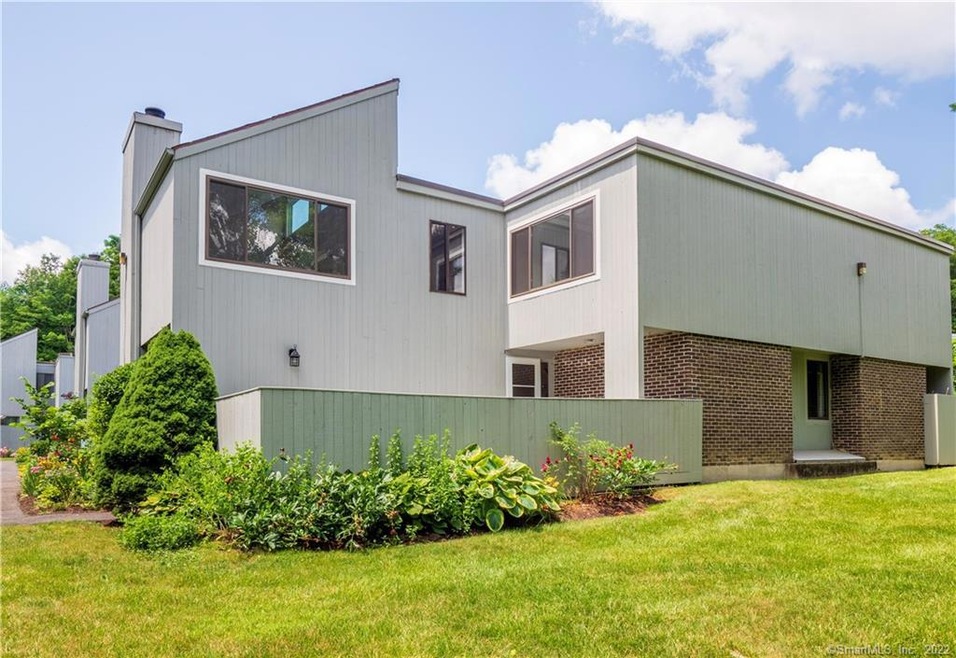 PRIVACY ABOUNDS IN THIS LARGE CORNER UNIT-PRIME LO