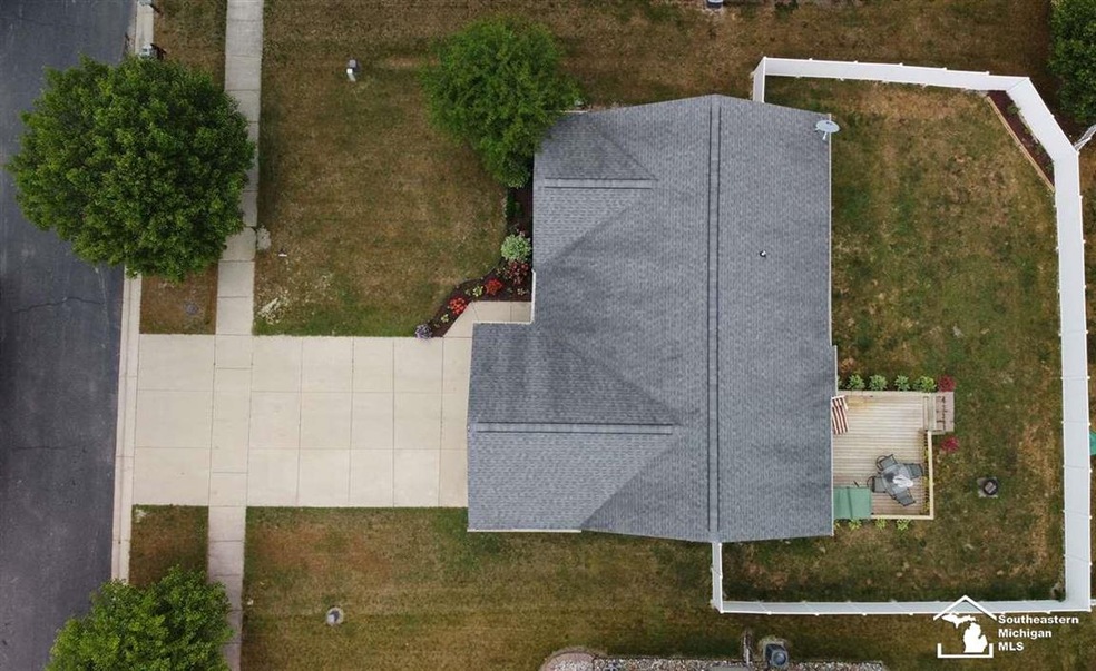 12222 Spencer Ln, Carleton, MI 48117 - photo 1