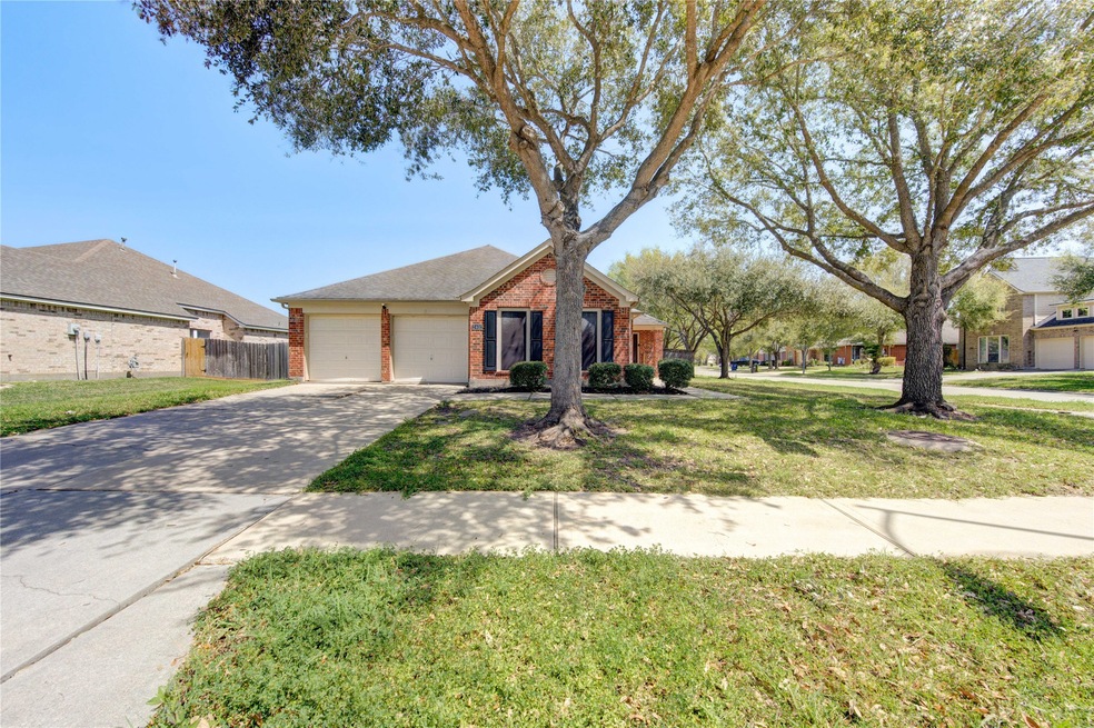 2402 Rustic Trail Ln, Richmond, TX 77469 - photo 1