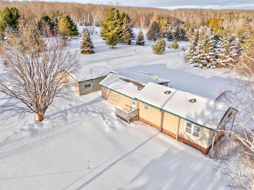 3640 Quarry Rd, Gulliver, MI 49840 - photo 1