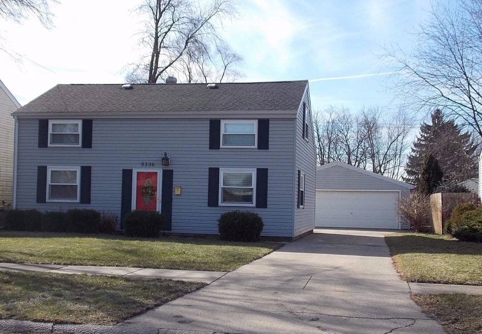 9336 Saric Dr, Highland, IN 46322 - photo 1