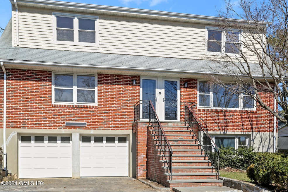 9 Reynolds Place unit 1, Greenwich, CT 06831 - photo 1