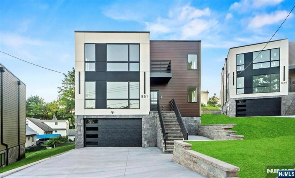 851 Pleasant View Terrace unit 2, Ridgefield, NJ 07657 - photo 1