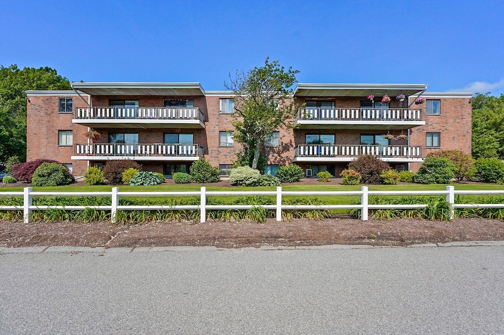 80 N Warren St unit 14, Woburn, MA 01801 - photo 1