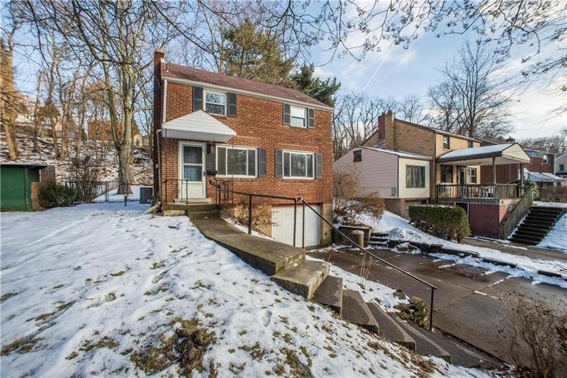 Welcome...your great new home is waiting for you at 322 Pennoak Drive!