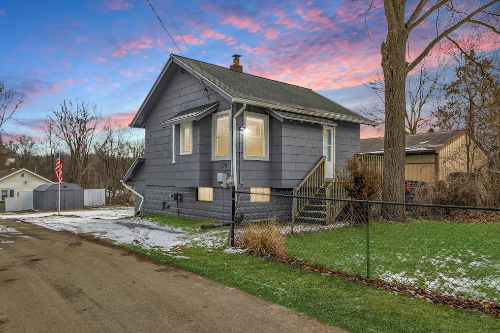 120 Charles St, Jackson, MI 49203 - photo 1