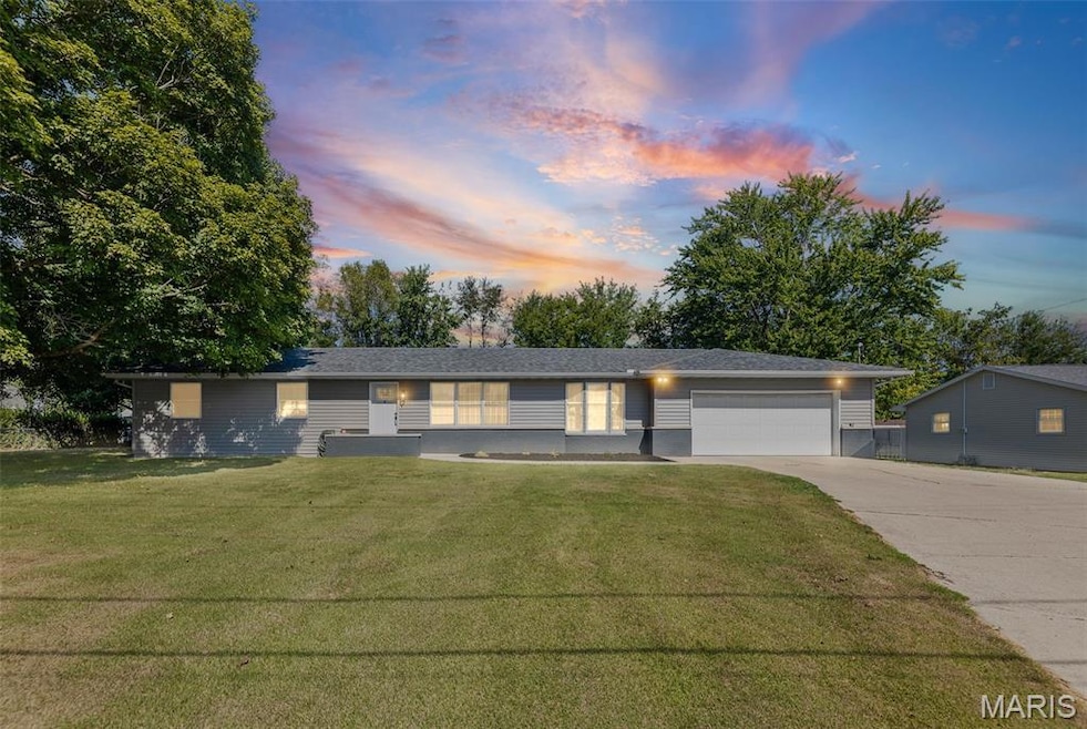 1925 W Fillmore St, Vandalia, IL 62471 - photo 1