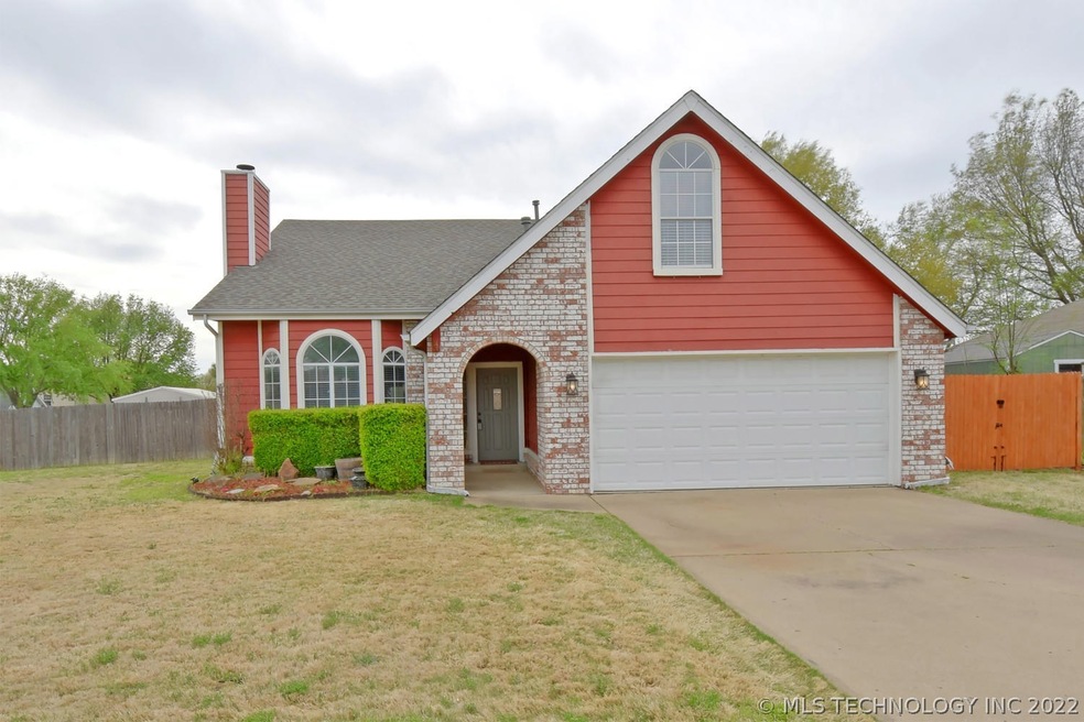 This 4 bedroom home is ready to meet you, come on