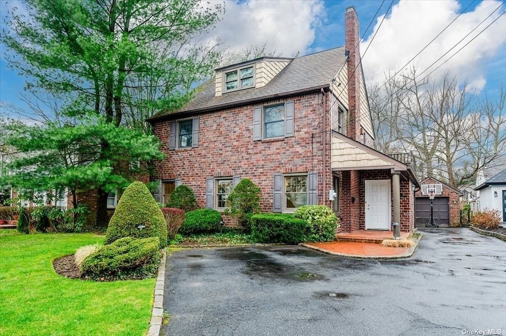 54 Ruxton Rd, Great Neck, NY 11023 - photo 1