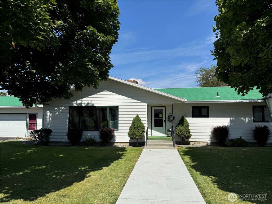 813 SE College Ave, Wilbur, WA 99185 - photo 1