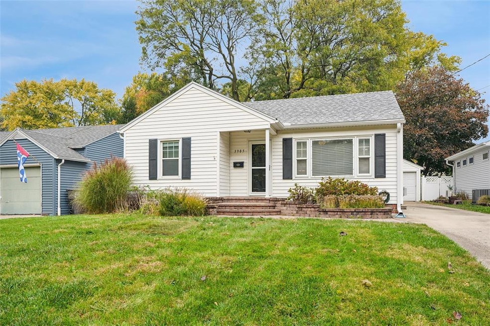 3905 Clinton Ave, Des Moines, IA 50310 - photo 1
