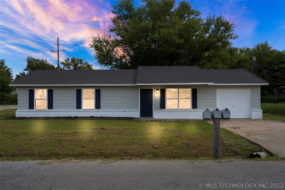 923 N Kern Ave, Okmulgee, OK 74447 - photo 1