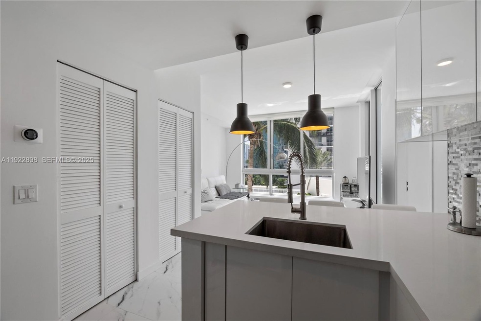 Met One unit T1411, Miami, FL 33131 - photo 1