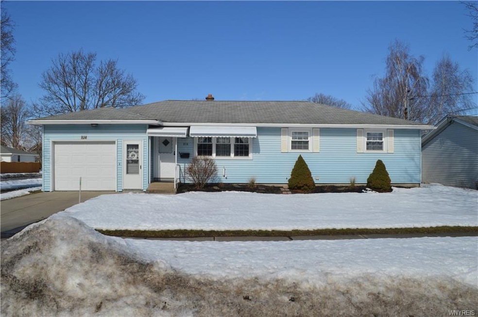 814 Remington Dr, North Tonawanda, NY 14120 - photo 1