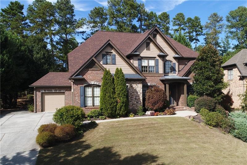 Beautiful Home with Open Floor Concept. Private ba