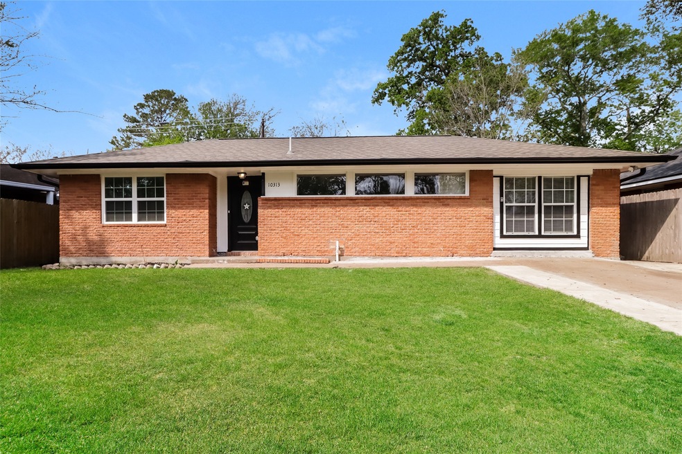 10313 Kelburn Dr, Houston, TX 77016 - photo 1