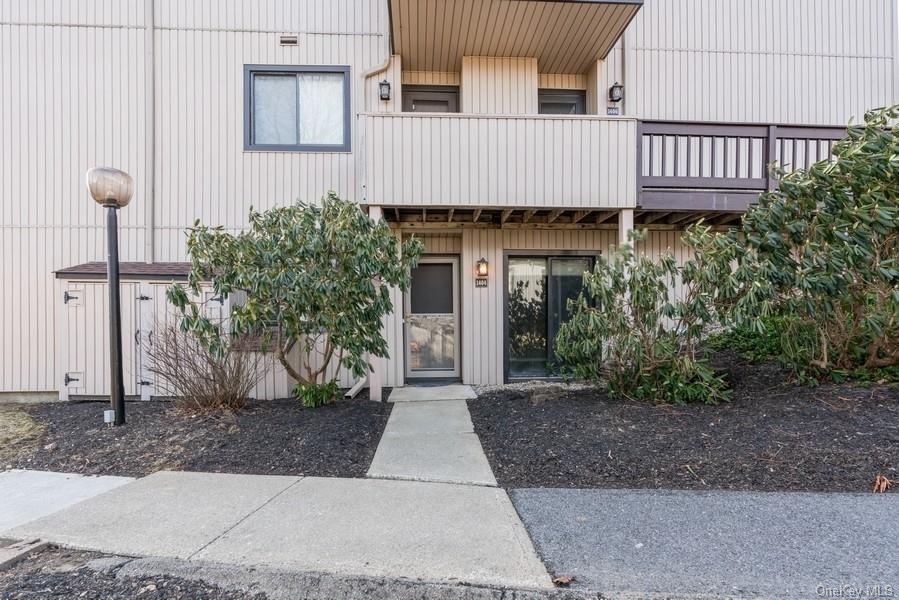 1404 Holly Walk unit 4, Poughkeepsie, NY 12603 - photo 1