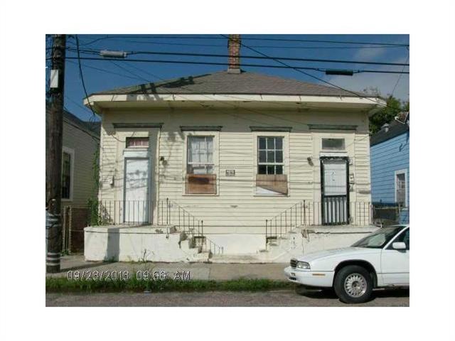 Facade/Exterior Front.