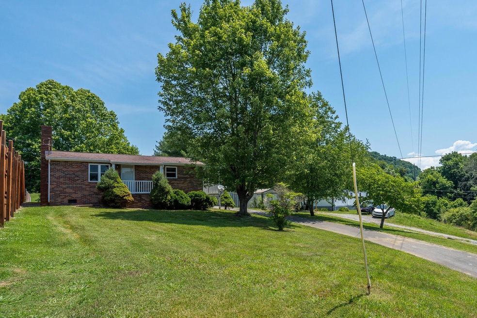 110 Riverview Ave, Watauga, TN 37694 - photo 1