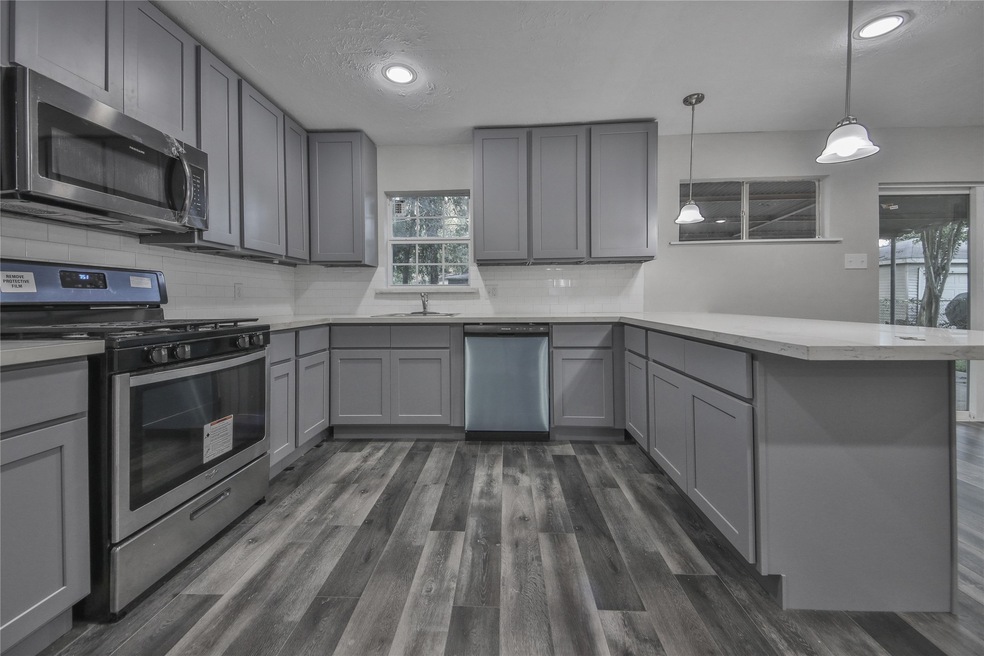 7535 Dixie Dr, Houston, TX 77087 - photo 1