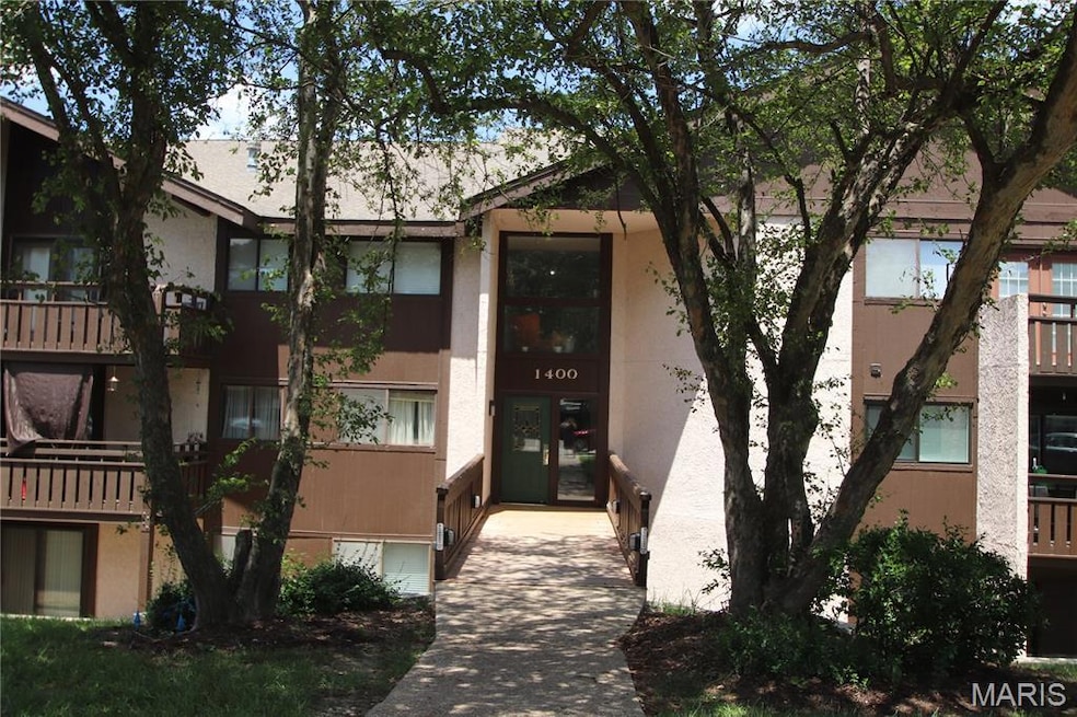 1400 Heritage Landing #106 Landing unit 106, Saint Charles, MO 63303 - photo 1