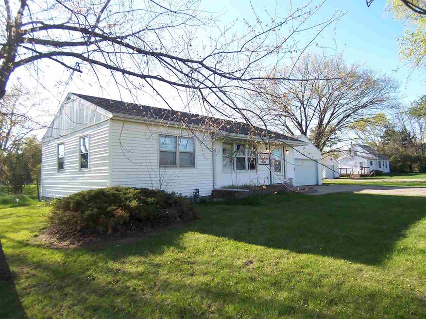 5114 S Driftwood Dr, Janesville, WI 53546 - photo 1