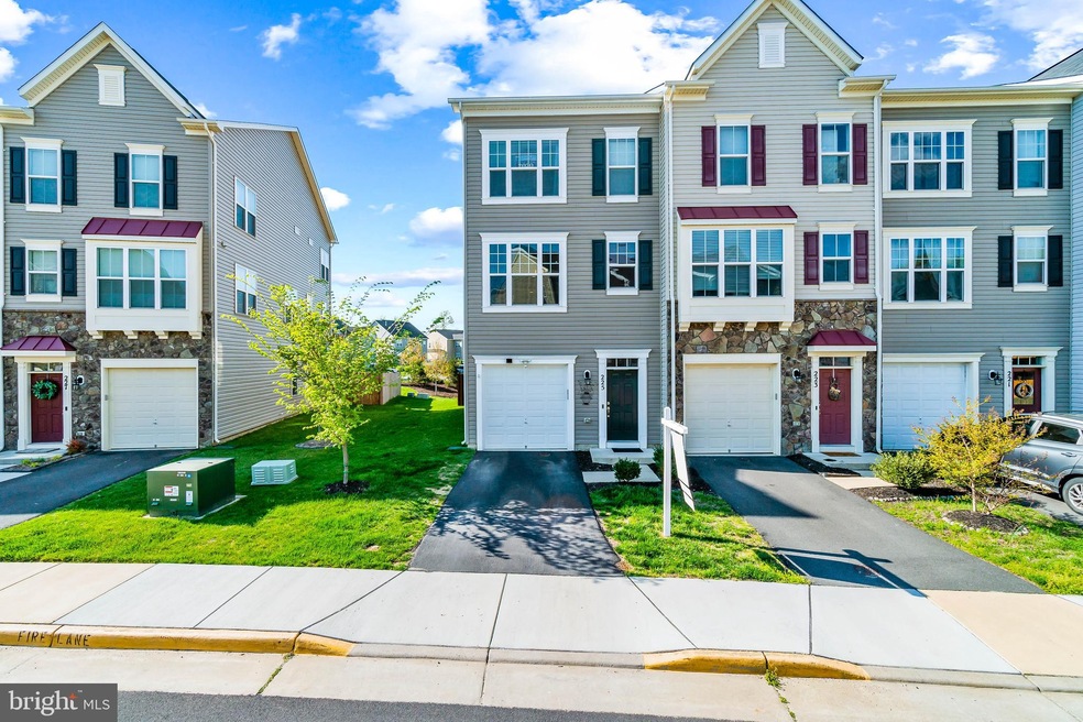 225 Miles Hawk Terrace, Purcellville, VA 20132 - photo 1