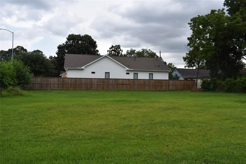 1404 Tabor St, Houston, TX 77009 - photo 1