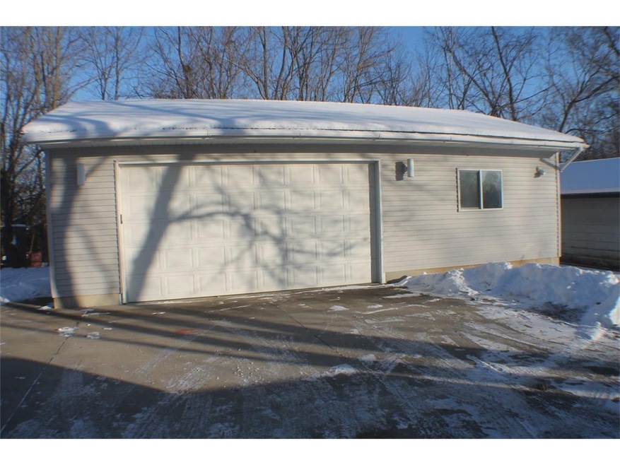 2601 33rd Ave SW, Cedar Rapids, IA 52404 - photo 1