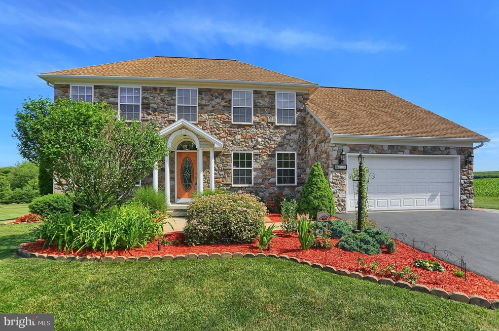 614 Governors Ct, Chambersburg, PA 17201 - photo 1