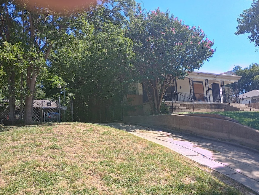 2517 Bomar Ave unit 2517/2519, Fort Worth, TX 76103 - photo 1
