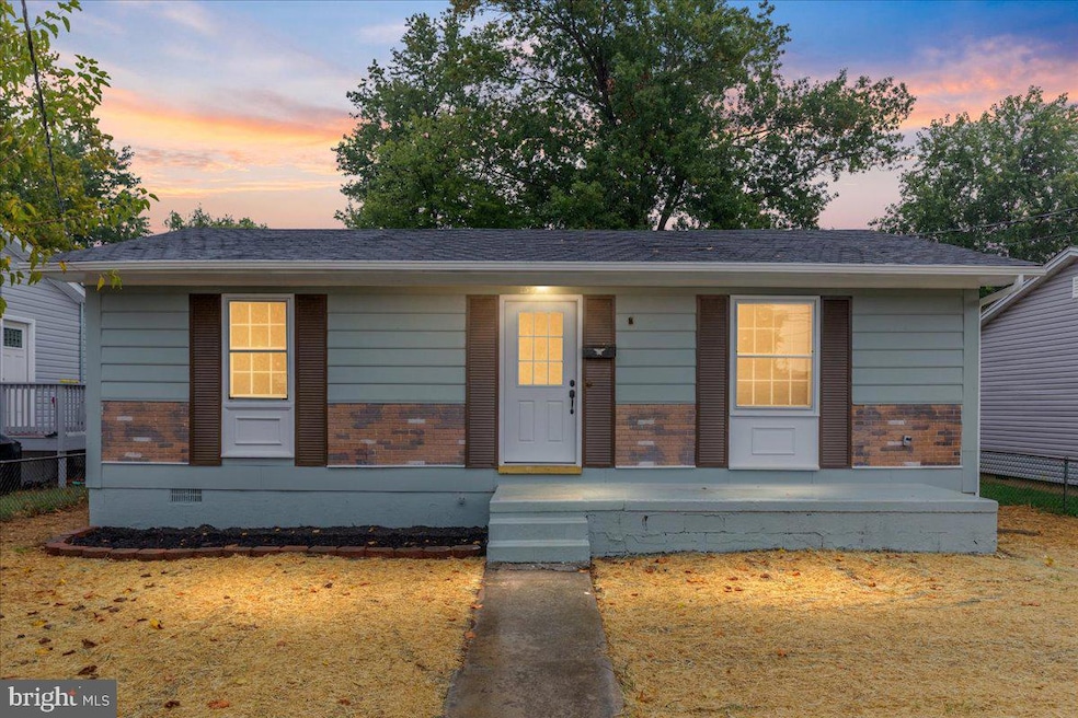 1311 Monroe Ave, Front Royal, VA 22630 - photo 1