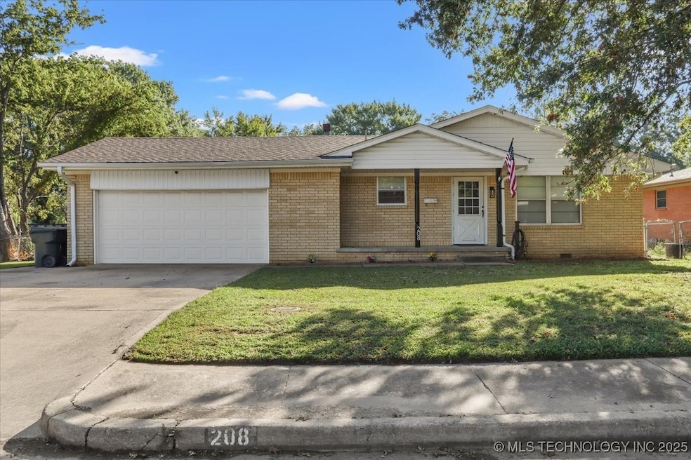 208 N Chambers Trail, Claremore, OK 74017 - photo 1
