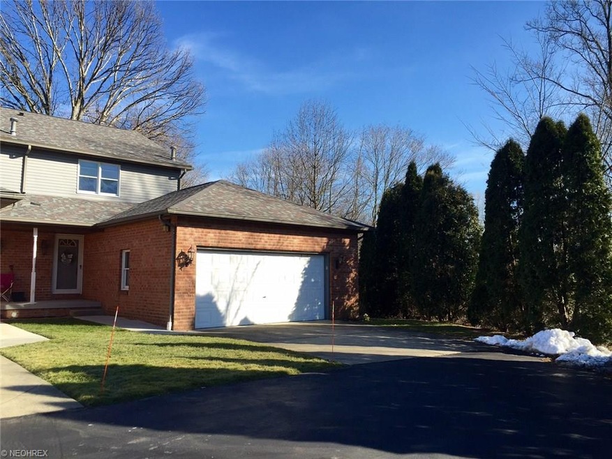 Beautiful View & Hard to find end unit townhouse f
