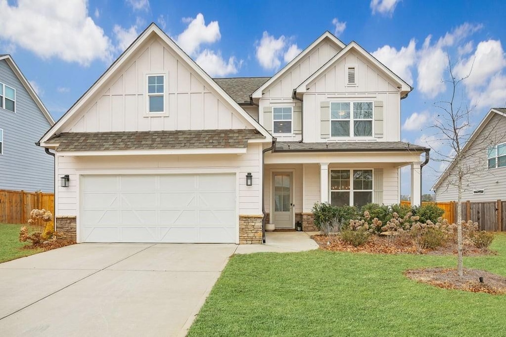 Craftsman-style home featuring a front lawn and a 