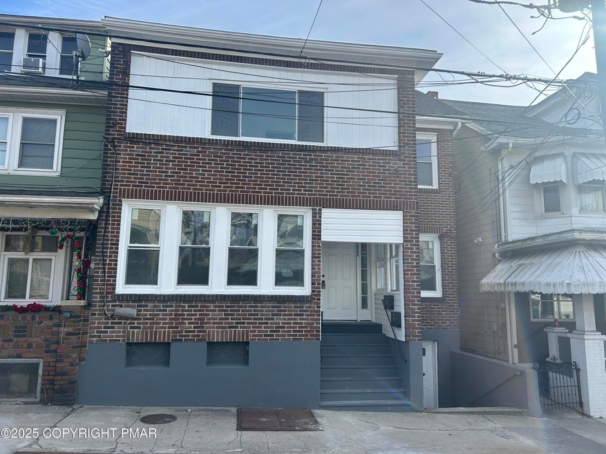 222 E Patterson St unit 2, Lansford, PA 18232 - photo 1