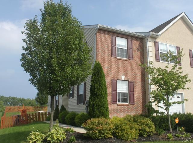 6805 Hunt Dr, Macungie, PA 18062 - photo 1