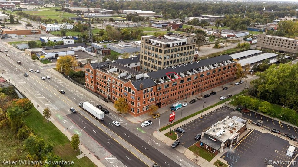 6533 E Jefferson 1.jpg