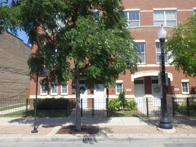 2306 E 71st St unit B, Chicago, IL 60649 - photo 1