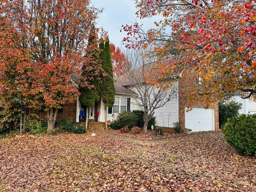 714 Thornbird Cir, Boiling Springs, SC 29316 - photo 1