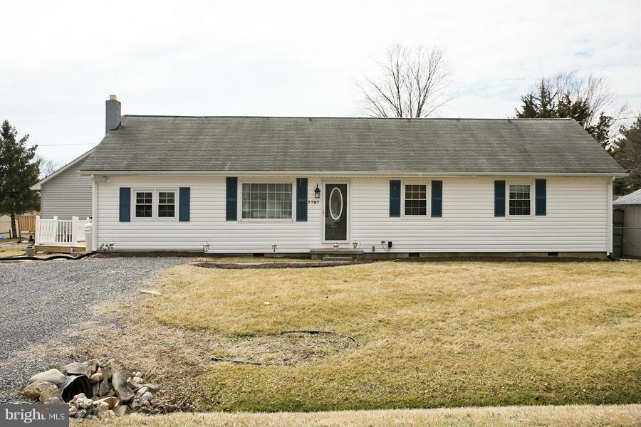 7797 Pleasant View Ave, Middletown, VA 22645 - photo 1