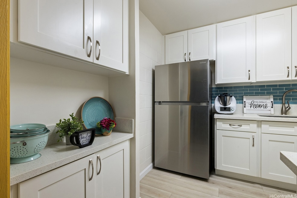 Pearlridge Gardens and Tower unit 5-308, Aiea, HI 96701 - photo 1