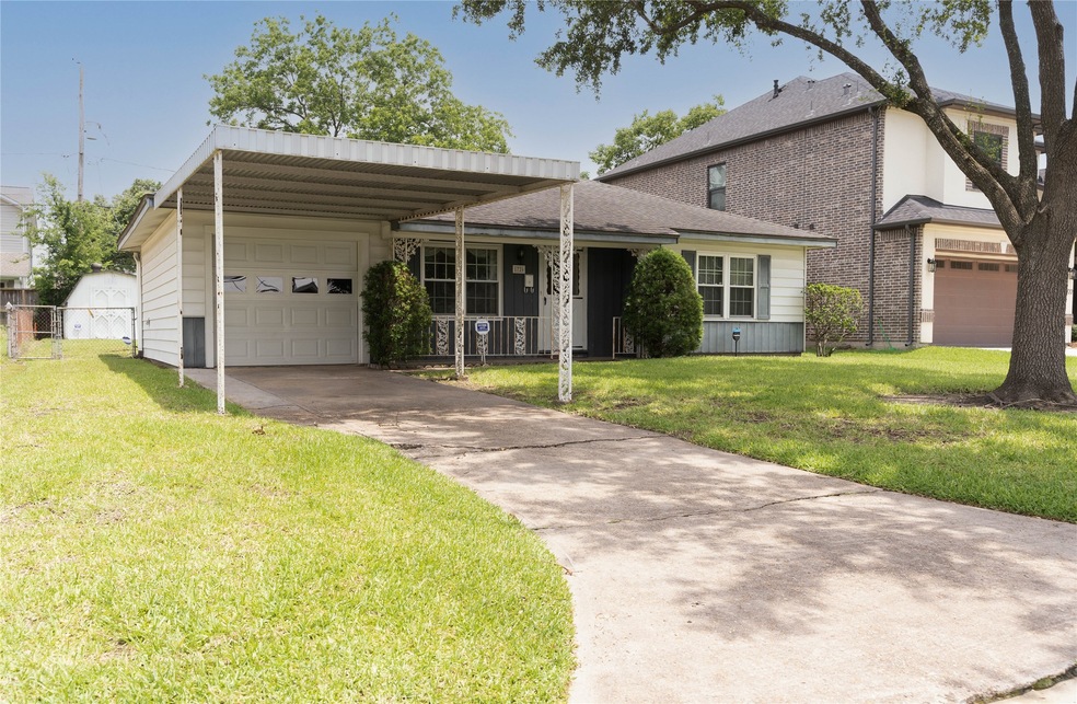 1726 Woodcrest Dr, Houston, TX 77018 - photo 1