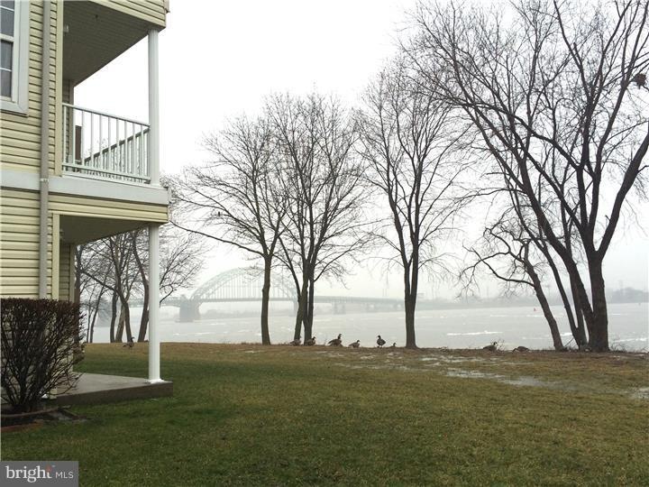 6012 Riverfront Dr unit 6012, Palmyra, NJ 08065 - photo 1