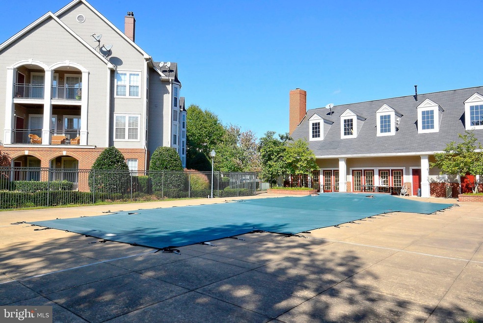 46608 Drysdale Terrace unit 202, Sterling, VA 20165 - photo 1