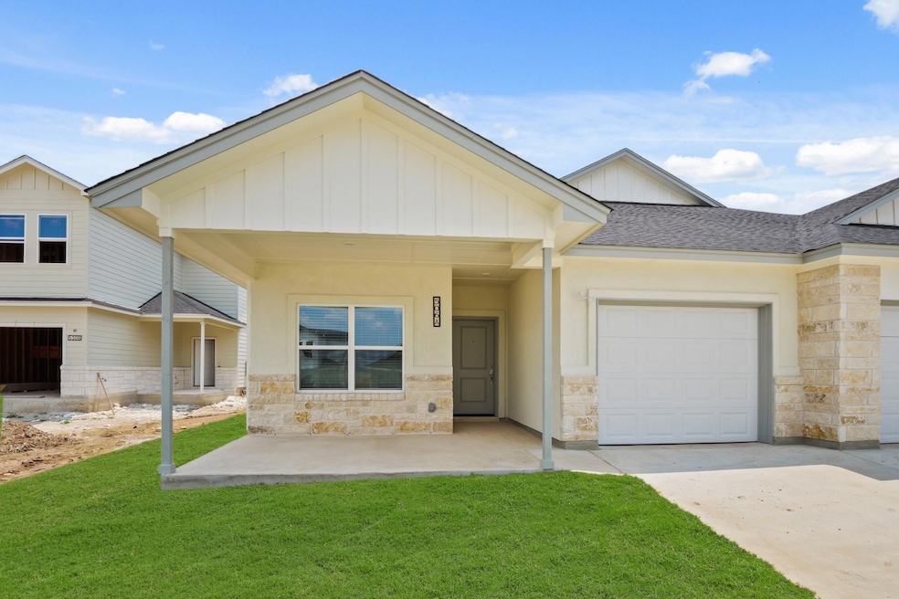 506 Whirlaway Dr unit B, Jarrell, TX 76537 - photo 1